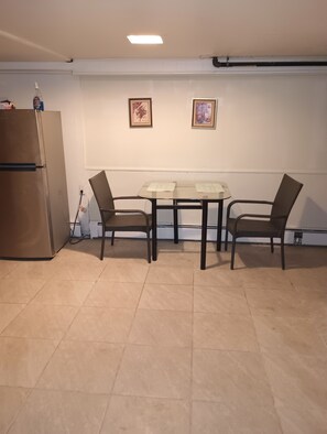 Dining - Cozy Space (Rosedale)