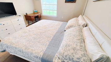 2 Schlafzimmer, Schreibtisch, Bügeleisen/Bügelbrett, kostenloses WLAN