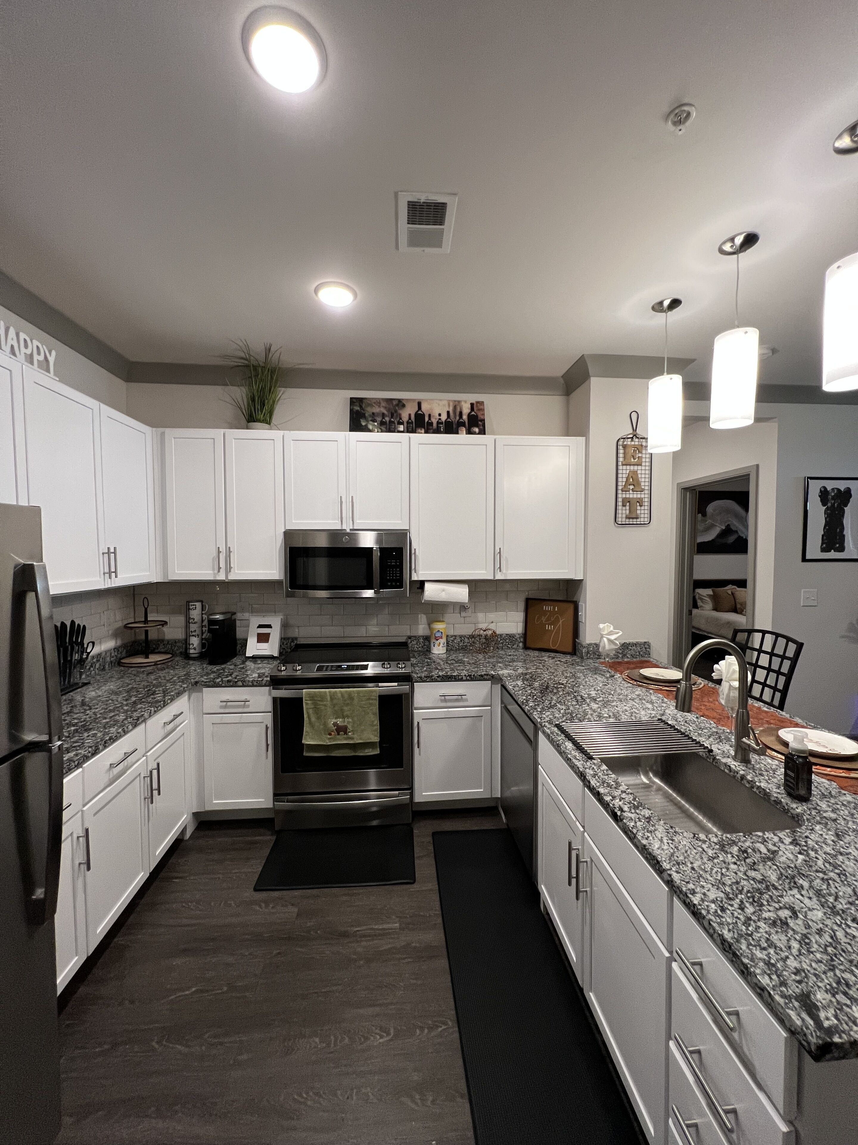 Lott Lux Living: Luxurious 1Bd 1Ba with Unrivaled Elegance and Modern Amenities