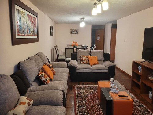 Apartamento Amoblado en José Luis Bustamante y Rivero