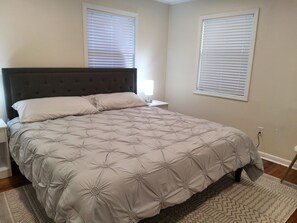 3 室のベッドルーム、アイロン / アイロン台、WiFi (無料)、ベッドシーツ