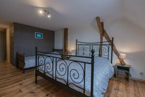 4 quartos, Wi-Fi de cortesia, roupa de cama