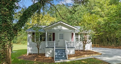 Downtown Dahlonega Destination-Dog-Friendly/2-Bed/1-Bath!