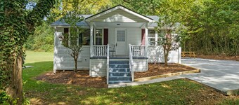 Downtown Dahlonega Destination-Dog-Friendly/2-Bed/1-Bath!