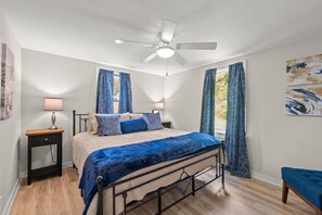 2 chambres, fer et planche à repasser, Wi-Fi, draps fournis