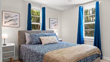 Bureau, fer et planche à repasser, Wi-Fi