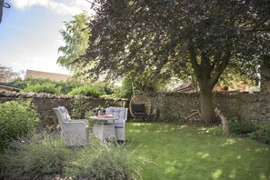Outdoor dining - Pond Cottage, West Witton, Yorkshire Dales (West Witton, Leyburn,)