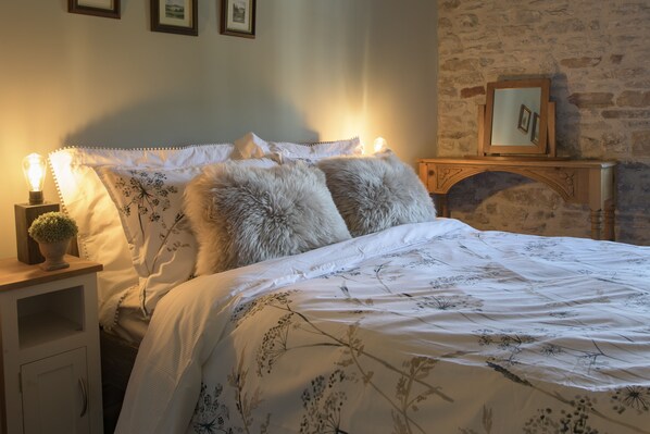 1 bedroom, iron/ironing board, Internet, bed sheets - Pond Cottage, West Witton, Yorkshire Dales (West Witton, Leyburn,)