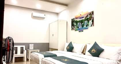 Holiday Hotel 2