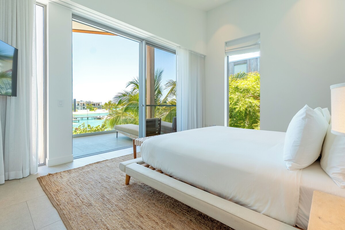 Villa (L03 Lagoon Villa, Inc GH) | Luxe beddengoed, donsdekens, een kluis op de kamer, een bureau