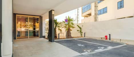 مدخل المنشأة