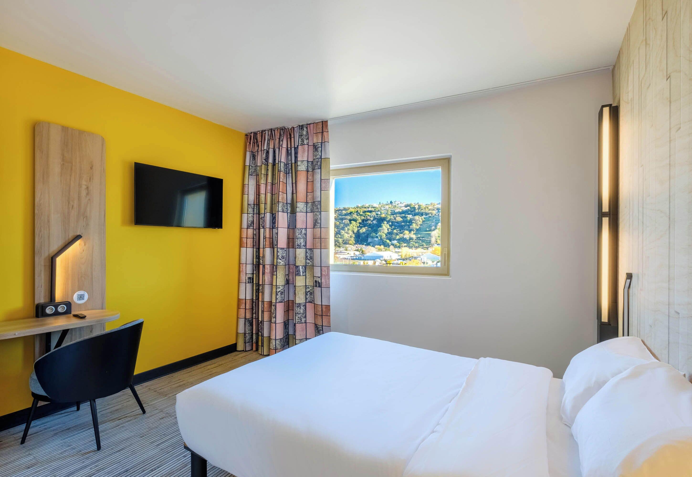 Bureau, chambres insonorisées, Wi-Fi gratuit, draps fournis