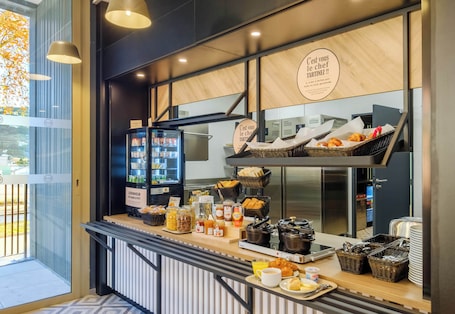 Desayuno buffet todos los días (con cargo)