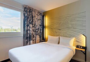 Työpöytä, ilmainen Wi-Fi, vuodevaatteet