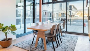 A modern conference room with a large table, chairs, and a potted plant. - B&B HOTEL Massieux Genay (Genay)