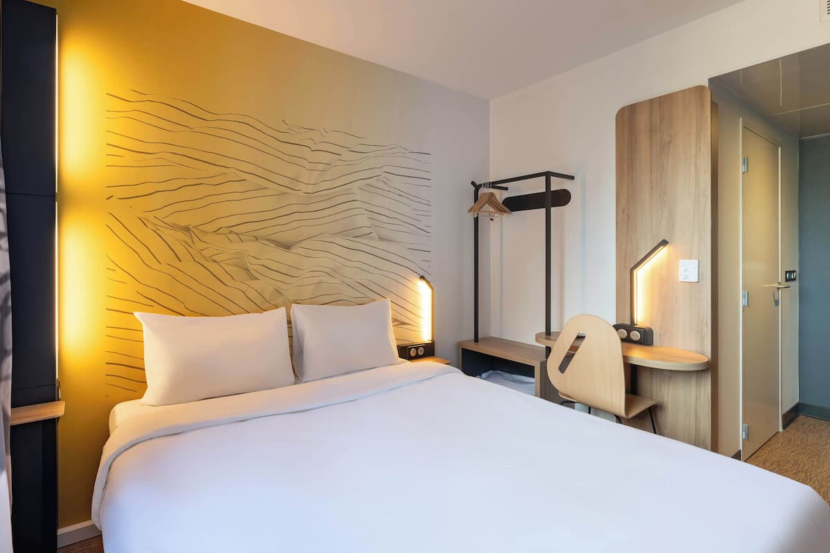 Desk, free WiFi, bed sheets