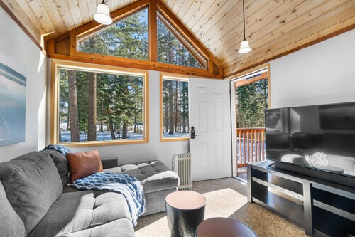 Hyatt Prairie Cabin offers views and a two person Hot Tub! Both bedrooms have a queen size bed.