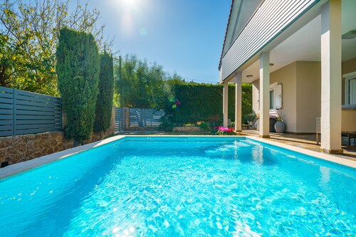 Athina Sea Villa Close To Atthens