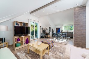 Flat-screen TV, DVD player, computer monitors, printers - Athina Sea Villa Close To Atthens (markopoulo oropou)