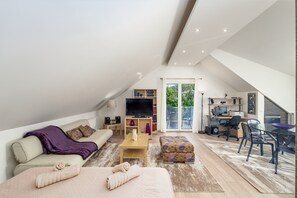 5 Schlafzimmer, Schreibtisch, schallisolierte Zimmer
