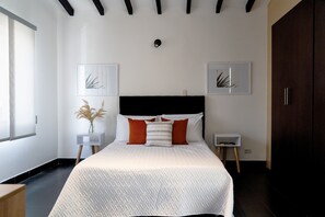 4 bedrooms, iron/ironing board, travel cot, free WiFi - Marvelous House in Laureles 4Bed - 5Bath In the Heart of Medellin (Medellín)