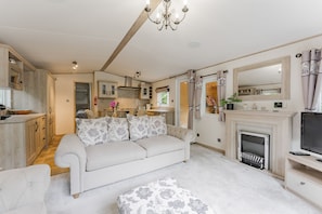 Living area - Stonechat - sleeps 4, High Kelling (Weybourne)