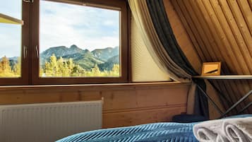 Panoramic Apartment, 2 Bedrooms, Kitchenette, Mountain View | Free WiFi, bed sheets