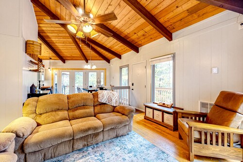 Updated retreat next to the slopes with resort amenities, fireplace, and grill