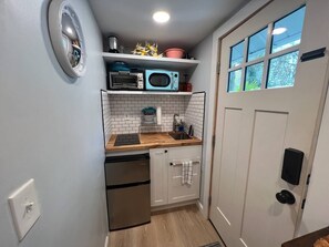 Fridge, microwave, stovetop, coffee/tea maker