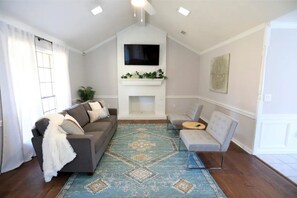 Smart TV - Happy Home Away From Home Close to Reservoir (Brandon)