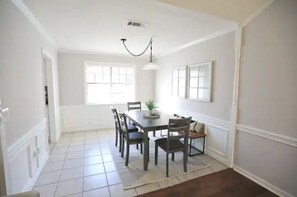 Dining - Happy Home Away From Home Close to Reservoir (Brandon)