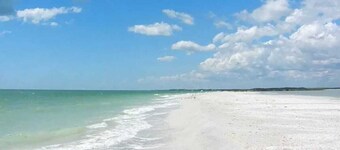 5BR Beach House - Private Pool  Beach Access Incl