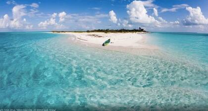 4BR Beach House ★ Private Pool ★ Minutes to Beach