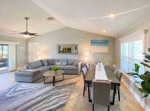 TV - 3BR Beach House ★ Private Pool ★ Beach Access Incl (Marco Island)