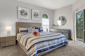 4 Schlafzimmer, Schreibtisch, BĂŒgeleisen/BĂŒgelbrett, kostenloses WLAN