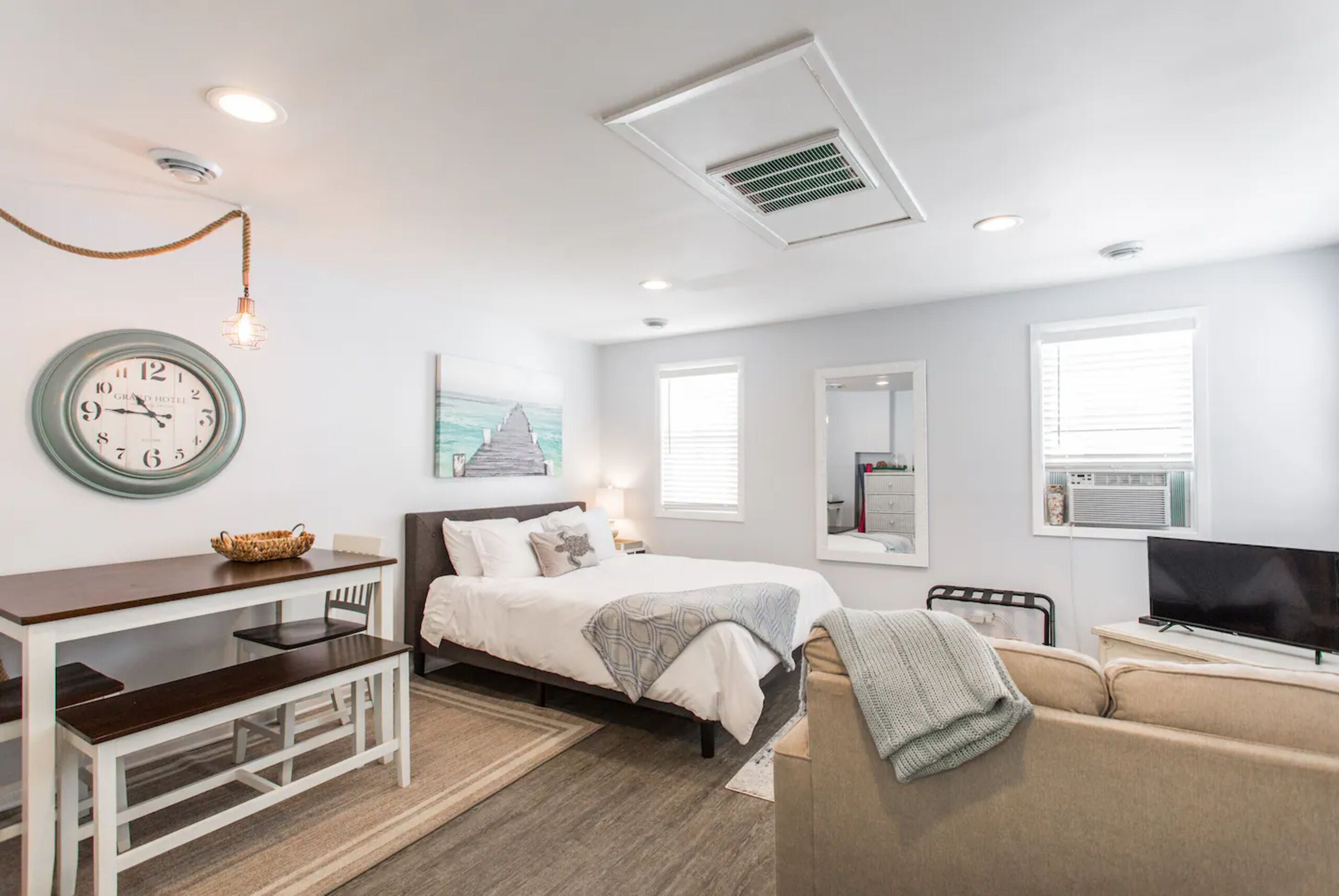 Beach Bungalow Getaway ★ Chain O Lakes