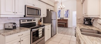 Pet-Friendly Park Place ★ Near Beach & Mackle Park
