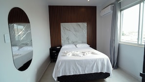 Desk, laptop workspace, iron/ironing board, bed sheets - Barrudada Palace Hotel  (Boa Vista)