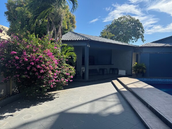 Una piscina cubierta