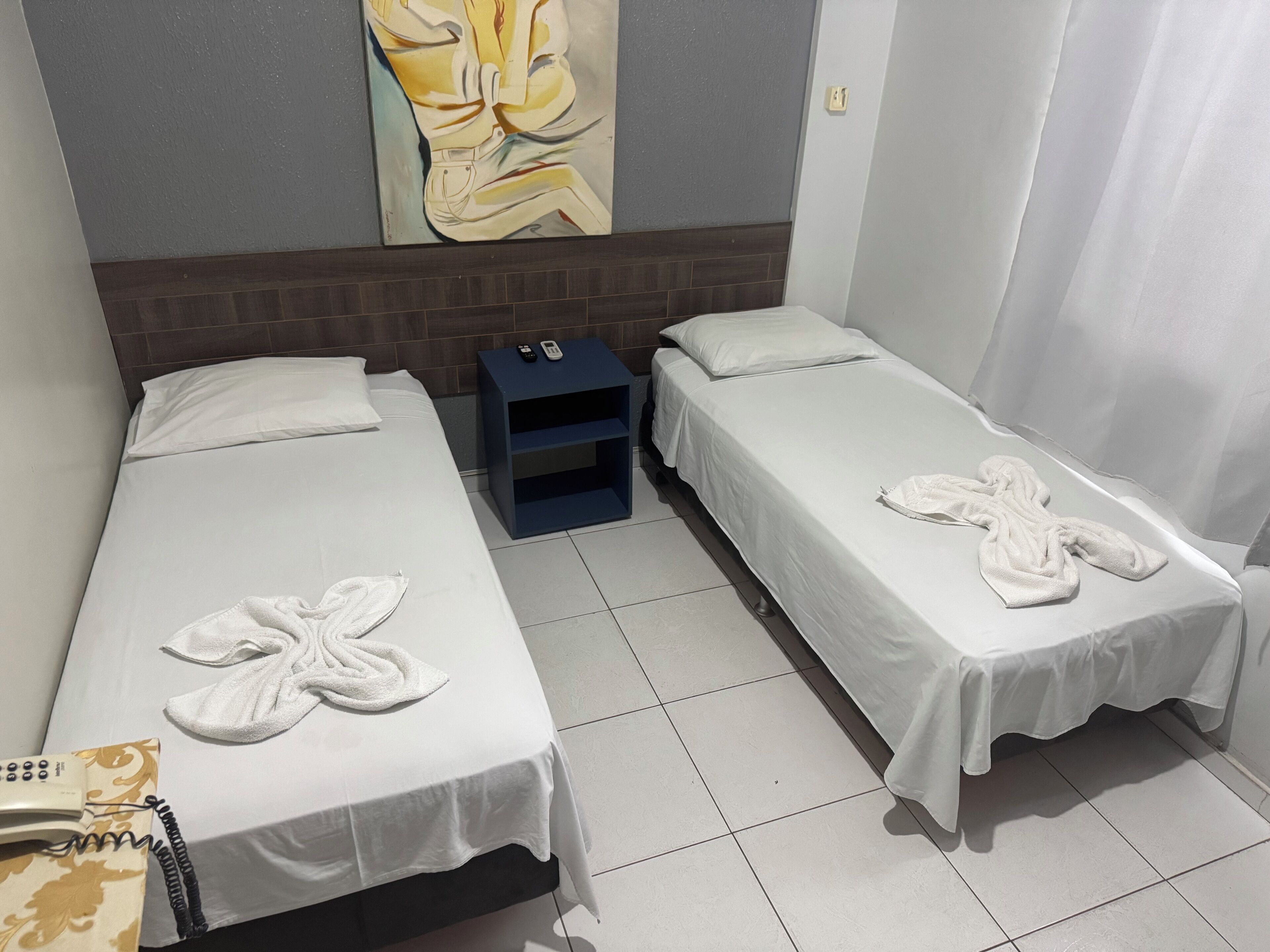 Standard Twin Room | Desk, laptop workspace, iron/ironing board, bed sheets