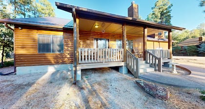 Scenic and spacious cabin with full kitchen, gas grill, board games, W/D, & AC