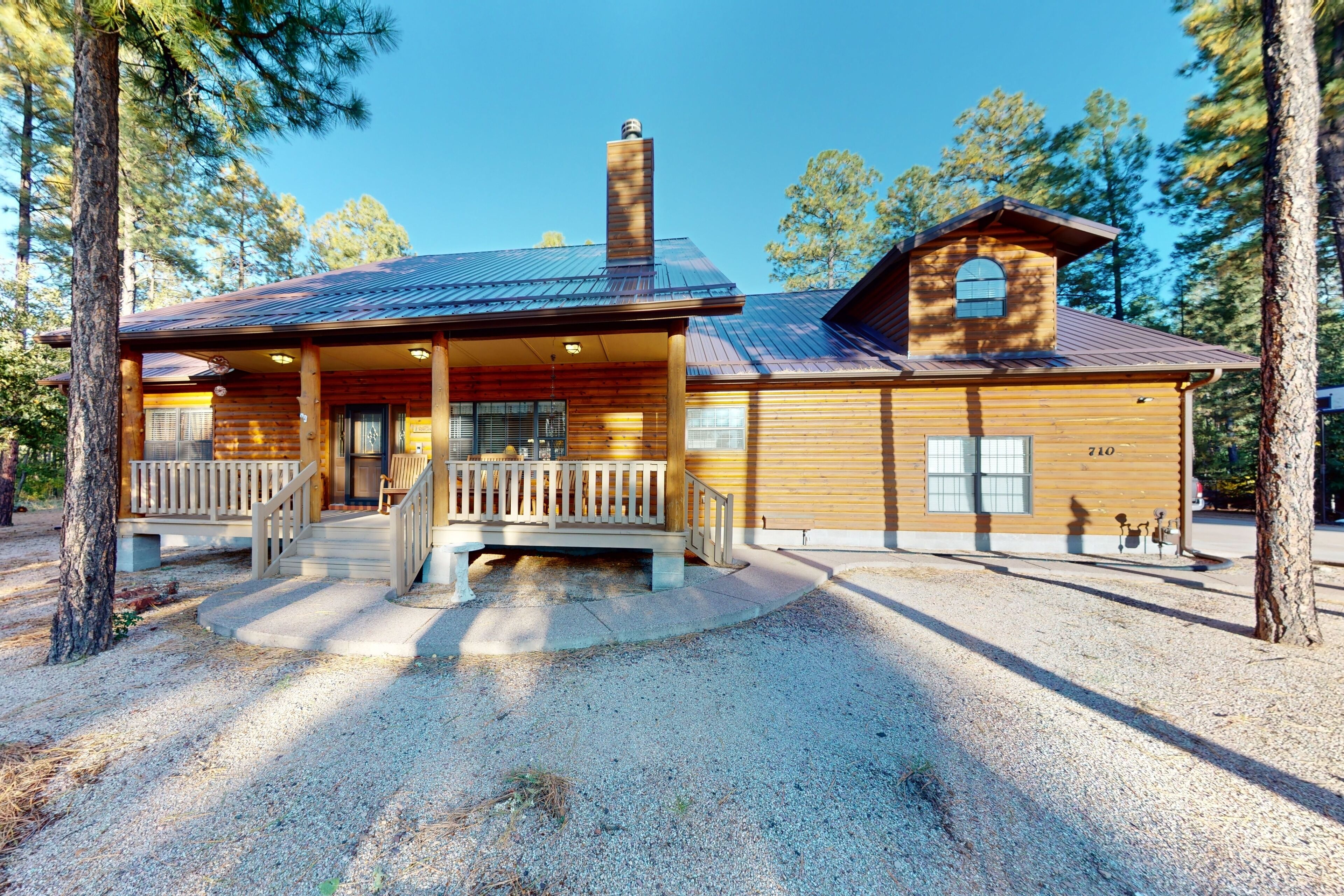 Scenic and spacious cabin with full kitchen, gas grill, board games, W/D, & AC