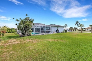 Exterior - Inviting Lakeview Home l Pool l Close to Beaches (Marco Island)