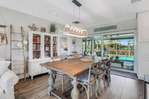 Dining - Inviting Lakeview Home l Pool l Close to Beaches (Marco Island)