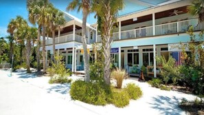 Exterior - Enchanting 3BR Home l Pool & Spa (Bradenton)