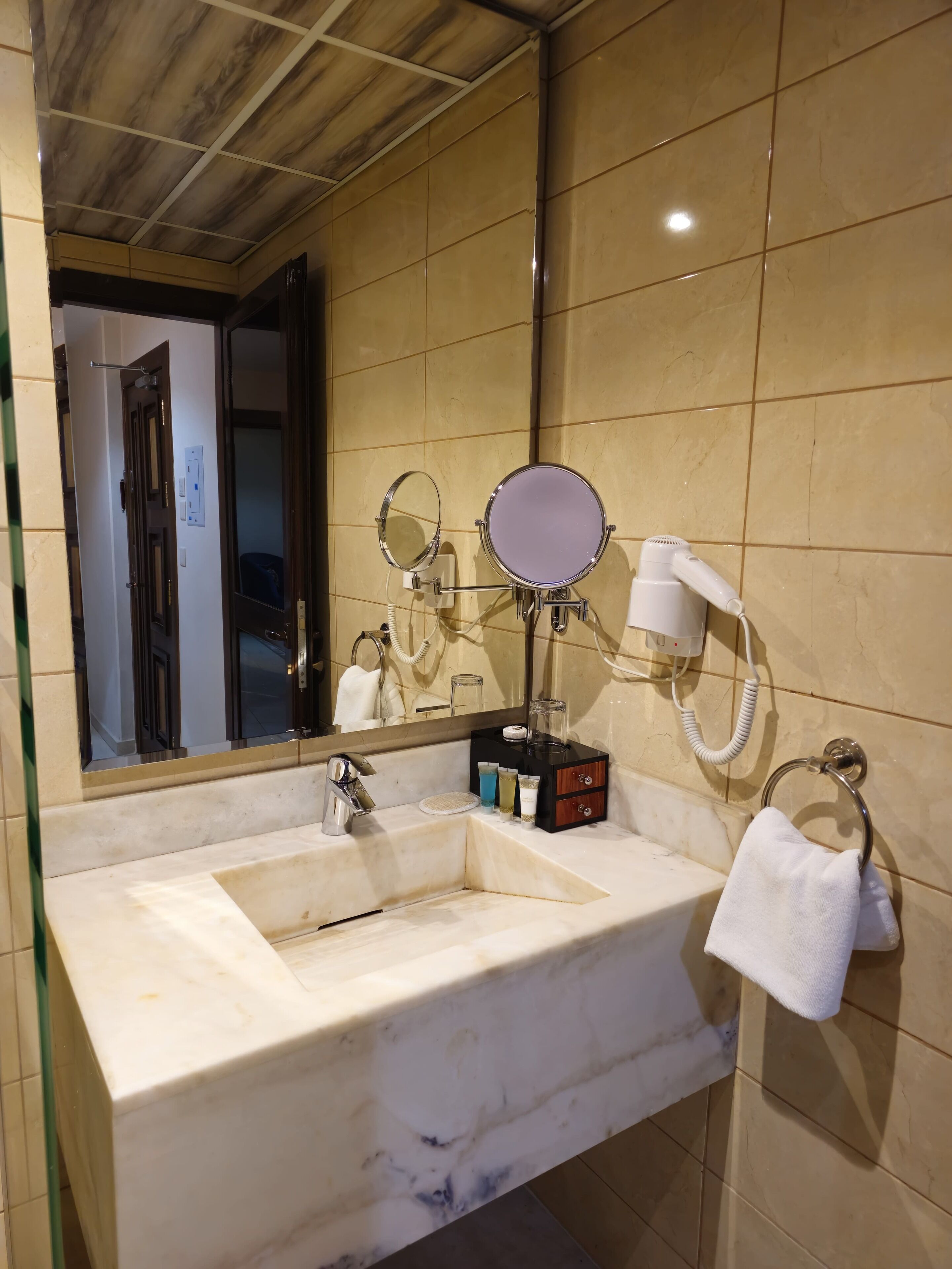 separate bathtub and shower, rainfall showerhead, hair dryer, slippers