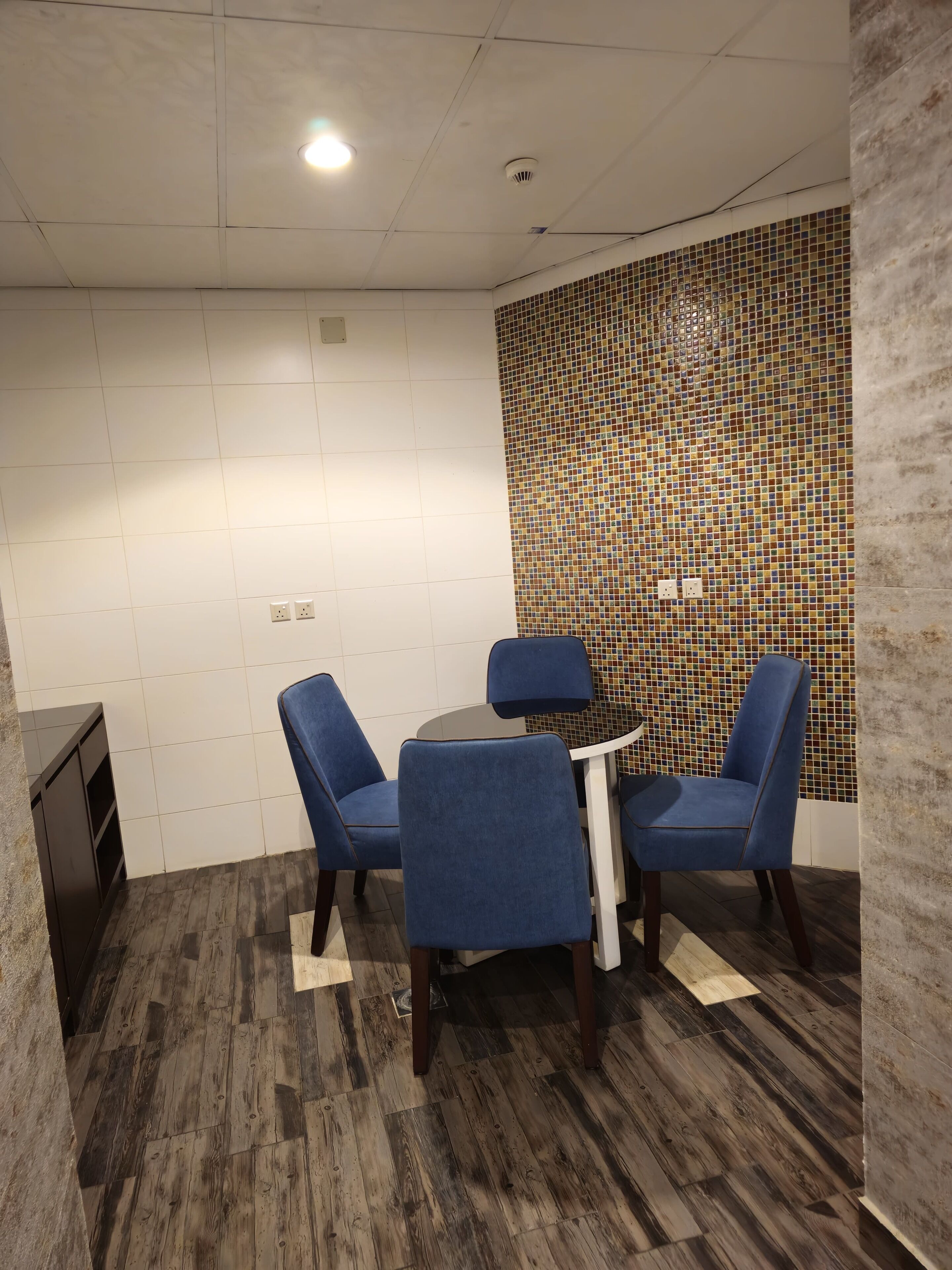 junior suite, 1 king bed | in-room dining