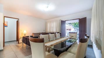 Villa | Dining
