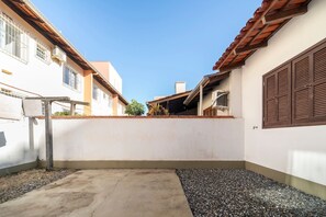 Villa | Property grounds - 914 - Casa 3 dormitórios para 8 pessoas (Bombinhas)