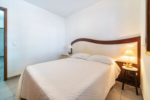 Villa | 3 bedrooms, desk, free WiFi - 914 - Casa 3 dormitórios para 8 pessoas (Bombinhas)